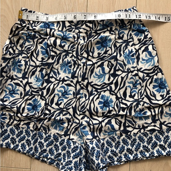 H&M Floral Print Shorts in White & Blue Size 2 - Picture 3 of 8